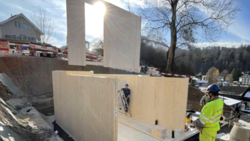 Exklusive Besichtigung eines Kellers aus Holz in Necker