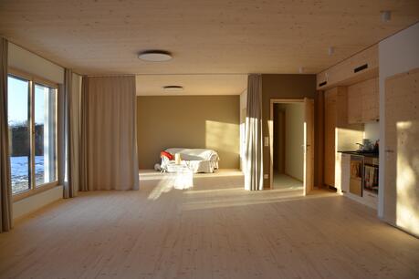 Innenansicht eines Kellers aus Holz